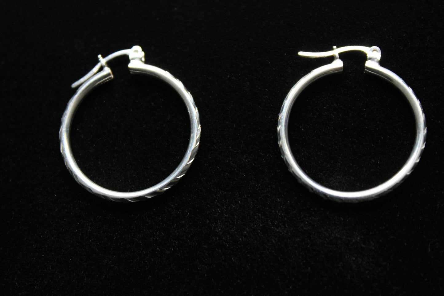 25mm Zig Zig Pattern Silver Hoops Earrings For Women Lightweight Hoop Medium Earrings